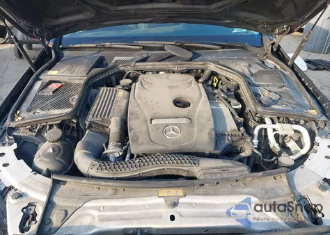 2015 Mercedes-Benz C 300 4Matic z USA, uszkodzony, nr VIN 55SWF4KB0FU090967